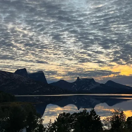 Nyaraló Efjord And Stetind - Stetind