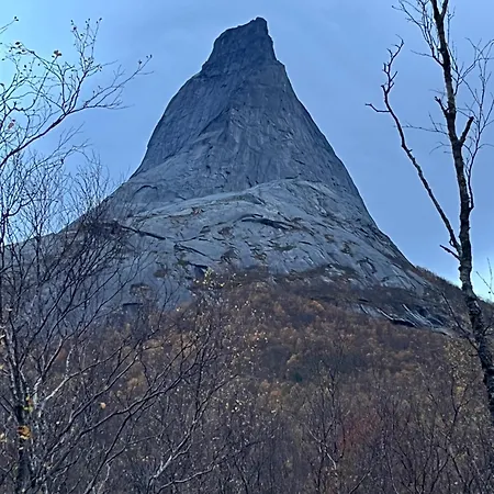Efjord And Stetind - Stetind Nyaraló