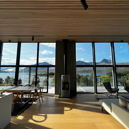 Efjord And Stetind - Stetind Nyaraló